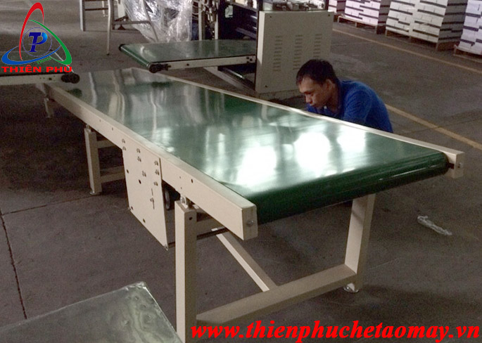 Băng tải nghiêng 30 độ Băng tải nghiêng 30 độ